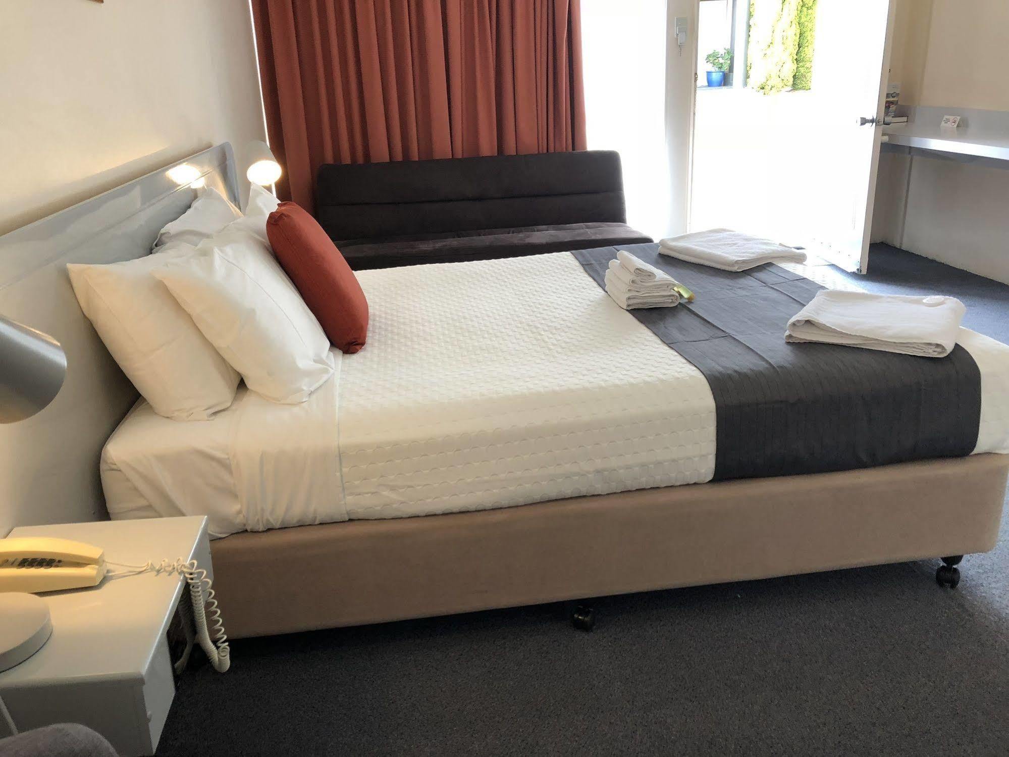 Alexander Motel Warwick Eksteriør bilde